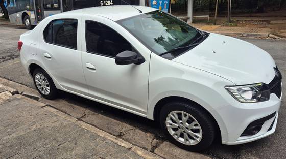 RENAULT LOGAN 1.0 12V SCE FLEX ZEN MANUAL RENAULT LOGAN 1.0 12V SCE FLEX ZEN MANUAL